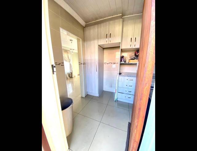 2 BEDROOM PROPERTY TO RENT IN PROTEA NORTH